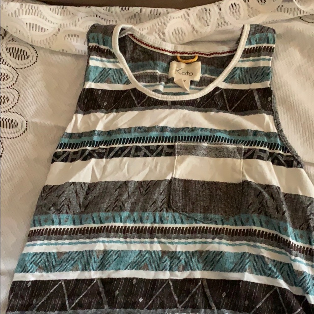 Sleeveless shirt
